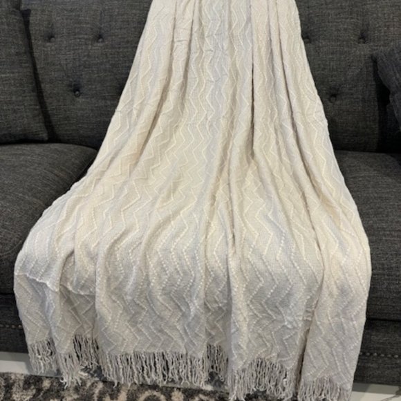 Decorative Knitted Acrylic Throw Blanket | White - Picture 1 of 4
